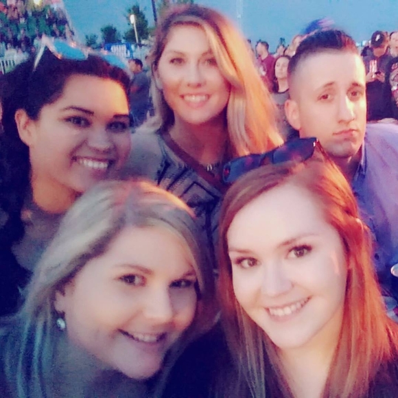 Meet your Posher, Julie - Picture 1 of 1